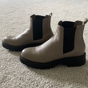 Cute mini boots!